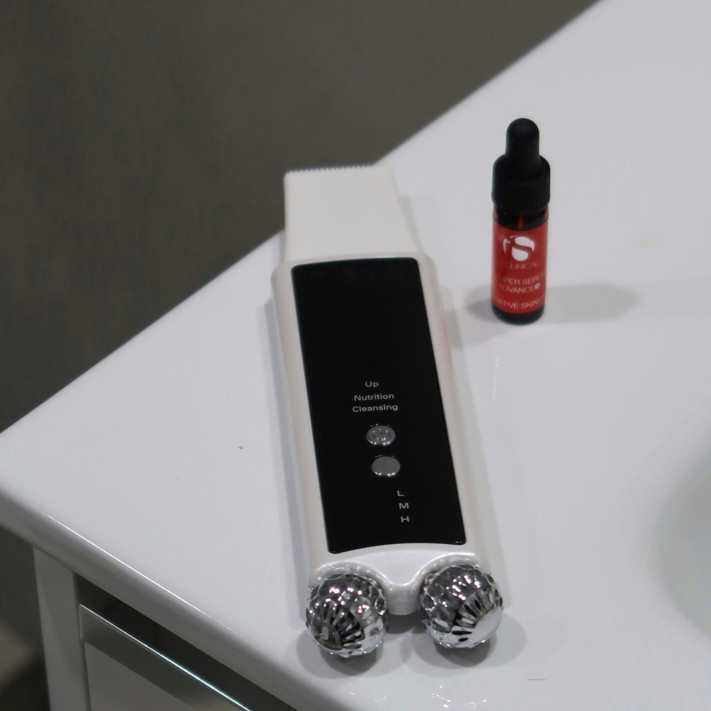 VÉLORIA Cleanse & Tone skincare product with hydrating formula for cleansing and pH balancing