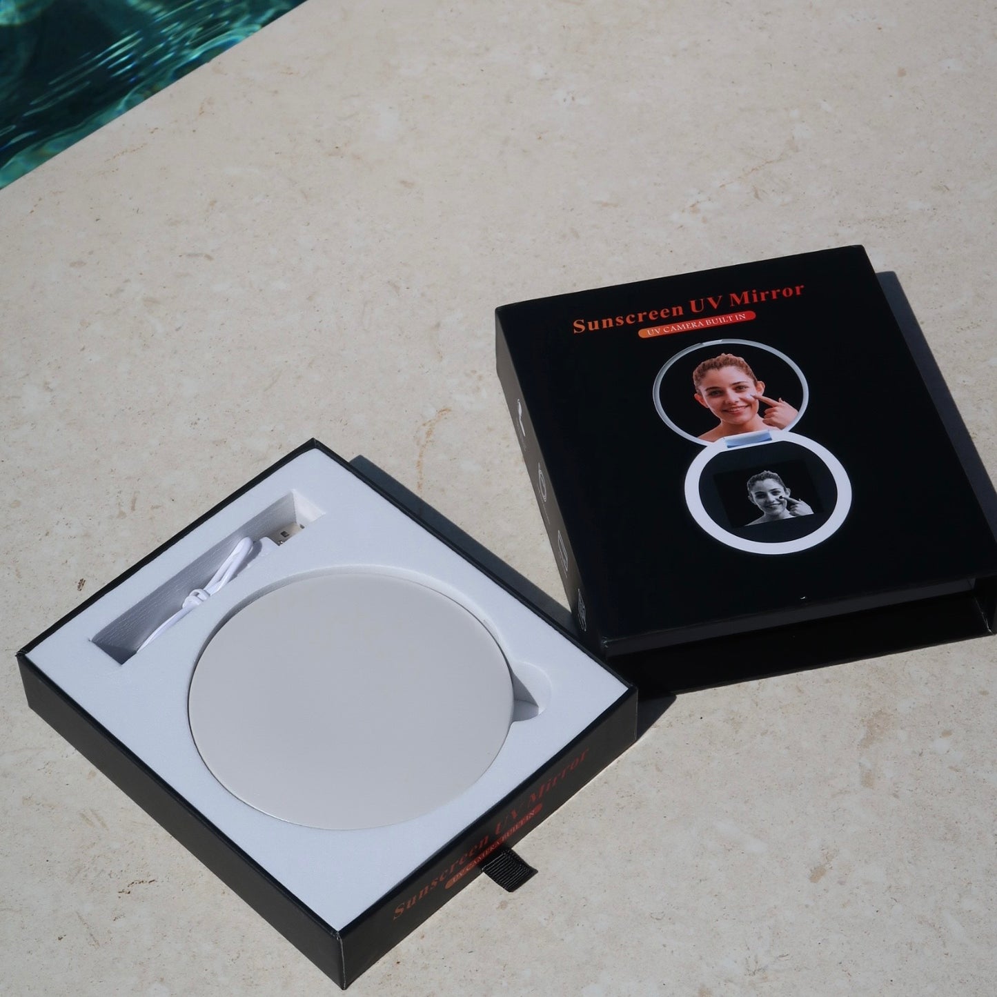 SOLÉVIA UV MIRROR illuminated vanity mirror with sleek design, ideal for precise makeup application and detailed skin assessment.