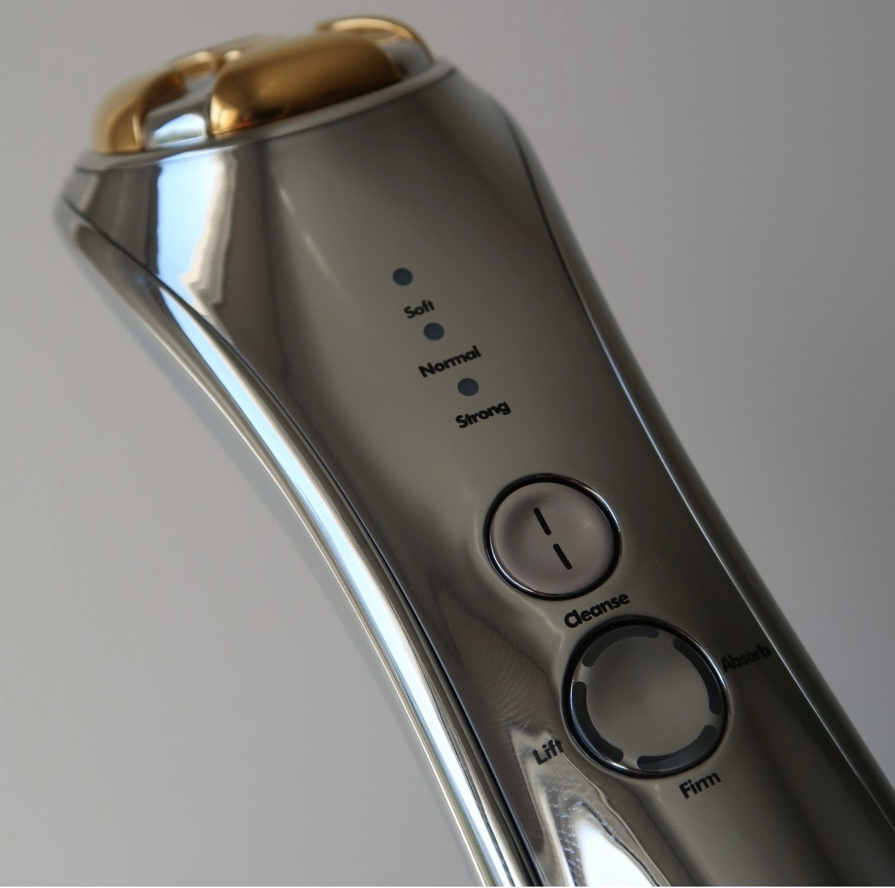 LIFTÈA PRO 4IN1 SCULPTOR facial and body device with ergonomic handle, designed for skin lifting, toning, and rejuvenation