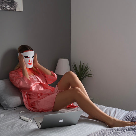 LED LIGHT THERAPY SKINCARE MASK