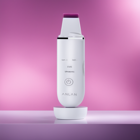 CLARÉA CLEANSE facial cleanser bottle with sleek design, placed on a clean background, highlighting its gentle and hydrating skincare formula.